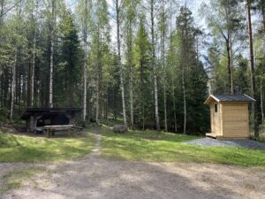 Laavu ja kuivakäymälä